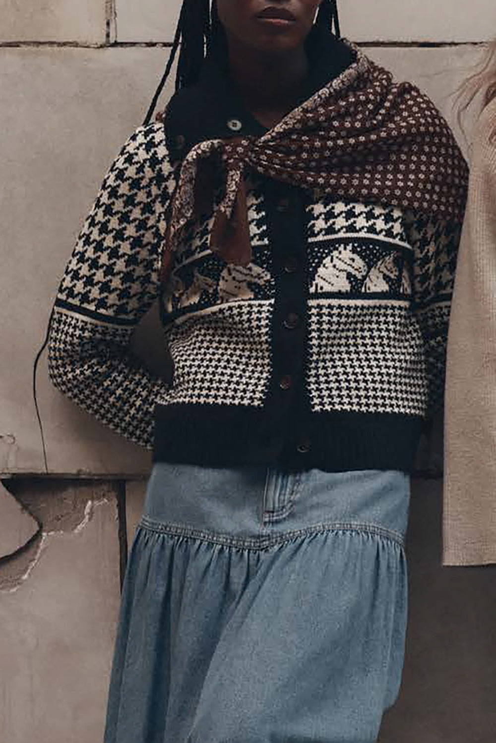 The Great Pony Cardigan in houndstooth pattern with horse motif and button front