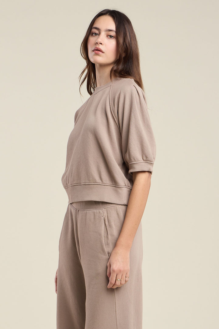 Velvet Bonnie07 short sleeve cropped sweatshirt in taupe worn with matching wide-leg pants